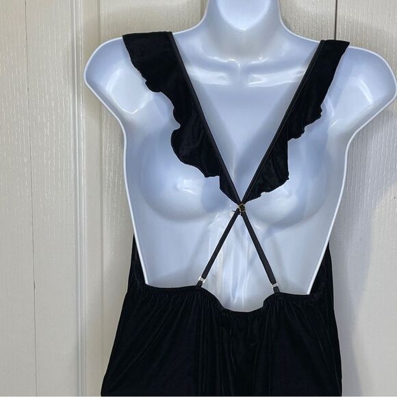 Victoria’s Secret Velvet Women's Romper Black With Criss Cross Straps In Back L - Picture 8 of 15